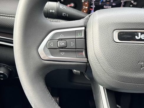 Used 2023 Jeep Compass Latitude AWD/4WD image 10
