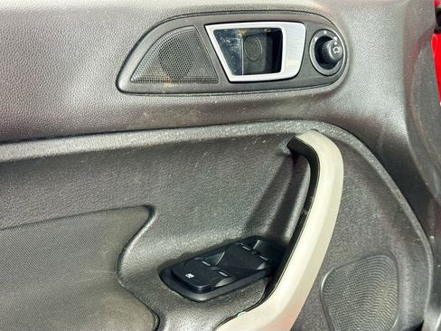 Used 2015 Ford Fiesta SE FWD image 19