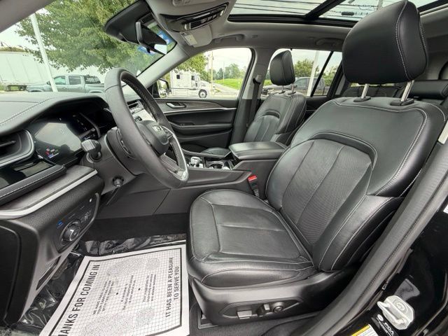 Used 2022 Jeep Grand Cherokee Limited 4xe w/ Luxury Tech Group II AWD/4WD image 34