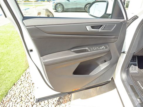 New 2025 Volkswagen Atlas Cross Sport SEL Premium R-Line image 9