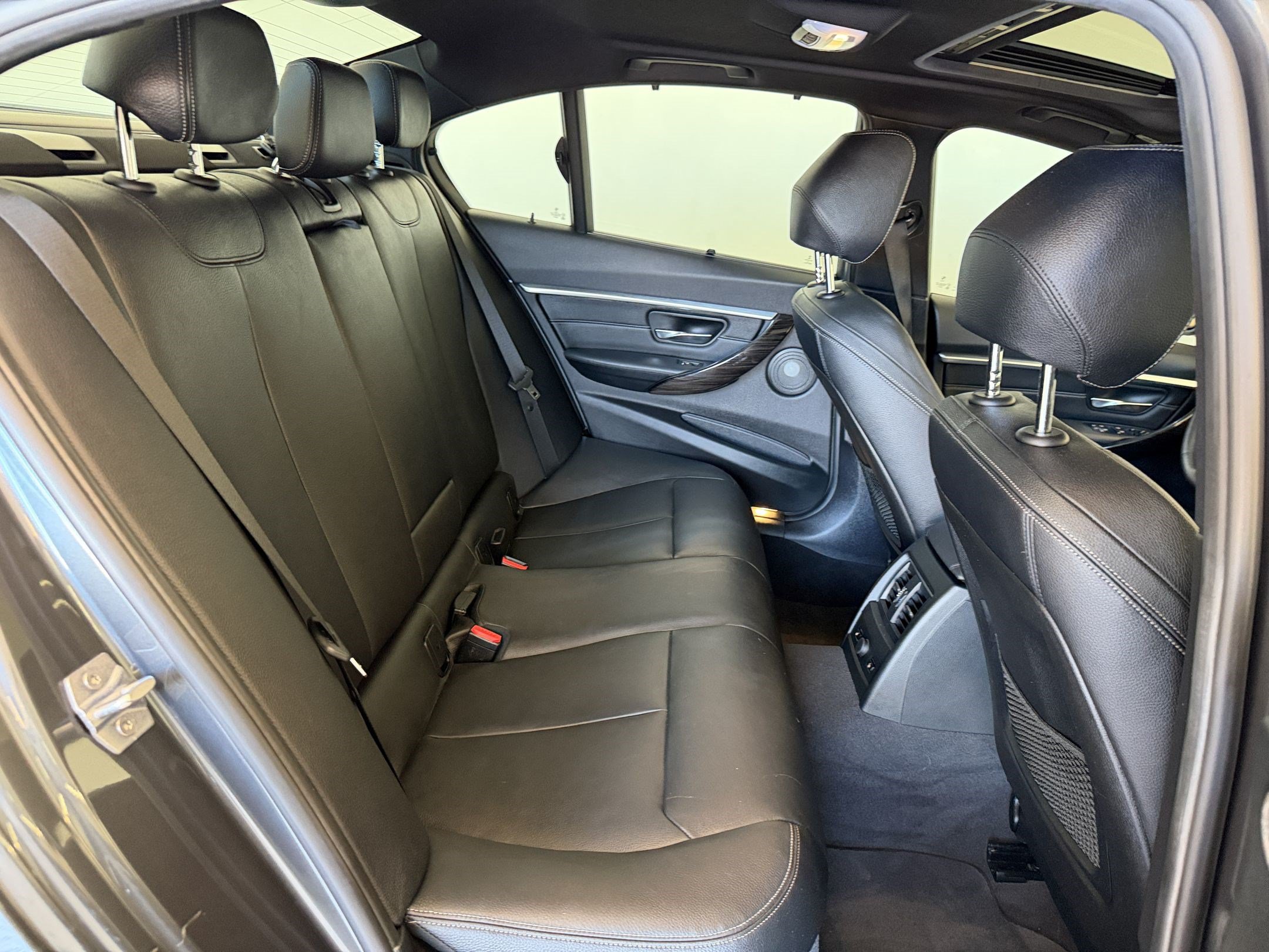 Used 2016 BMW 340i xDrive Sedan AWD/4WD image 31