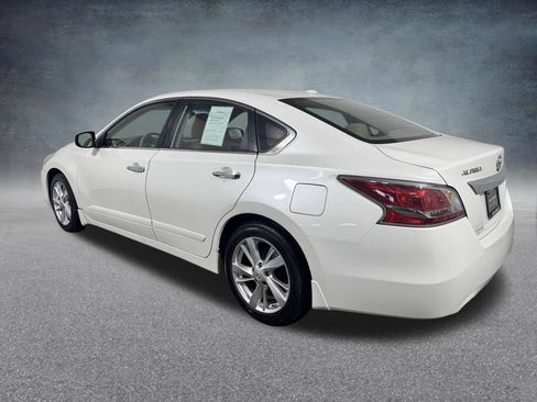 Used 2015 Nissan Altima 2.5 SV w/ Convenience Package FWD image 4