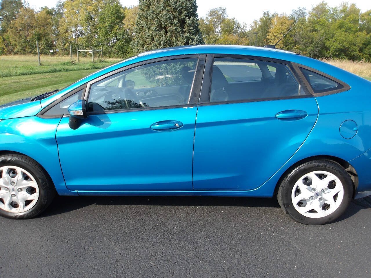 Used 2013 Ford Fiesta SE FWD image 32