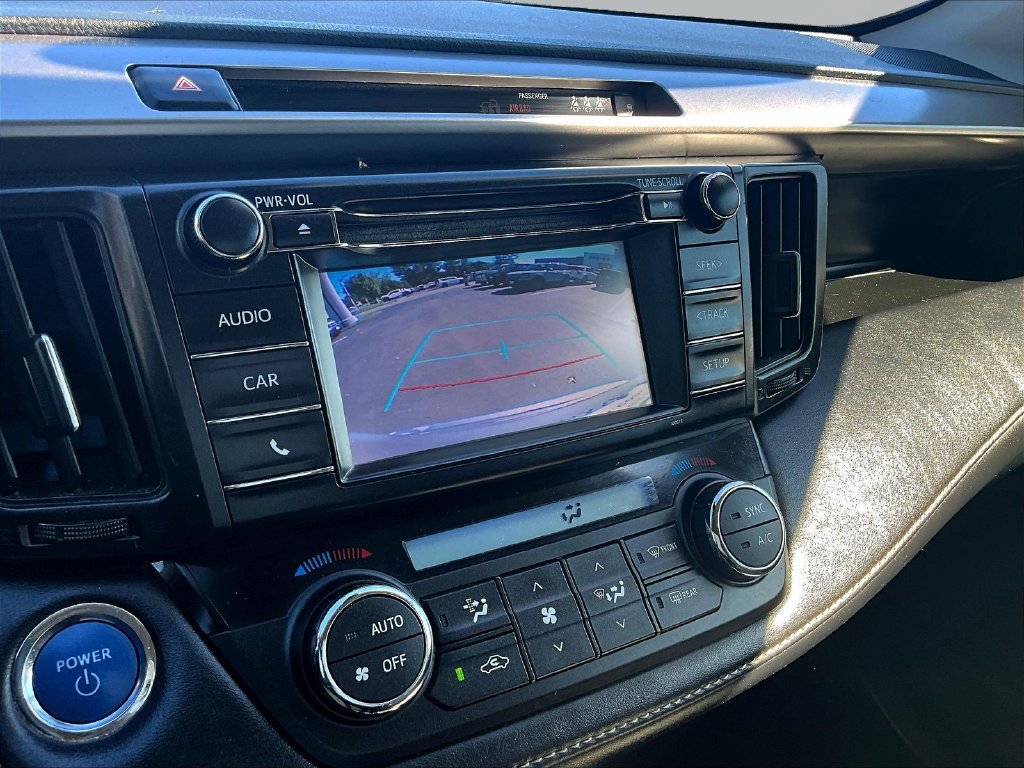 Used 2018 Toyota RAV4 LE AWD/4WD image 13