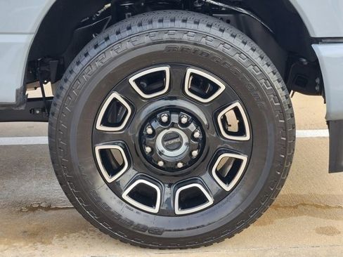 Used 2025 Ford F250 Platinum w/ FX4 Off-Road Package image 10