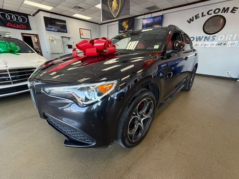 Used 2023 Alfa Romeo Stelvio Veloce AWD/4WD image 8