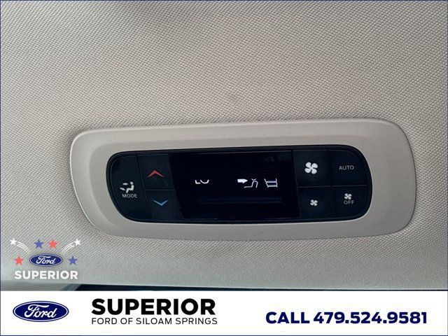 Used 2024 Chrysler Pacifica Limited FWD image 22