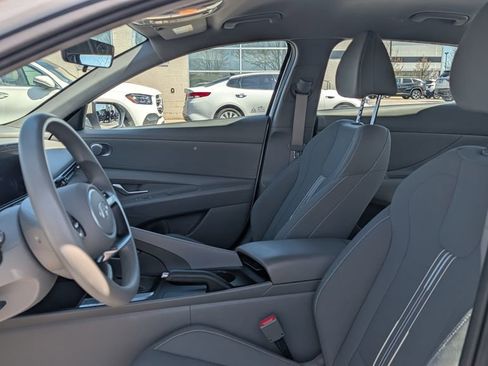 Used 2024 Hyundai Elantra SEL image 5