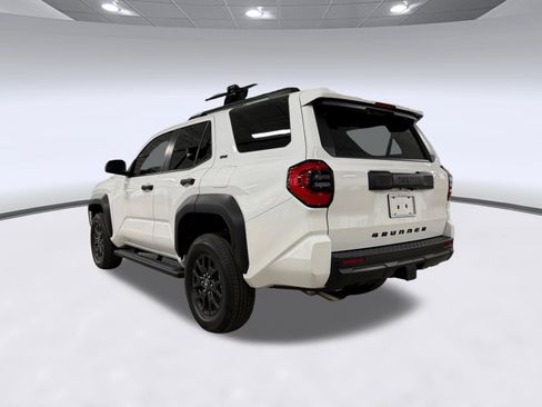 Used 2025 Toyota 4Runner SR5 AWD/4WD image 3