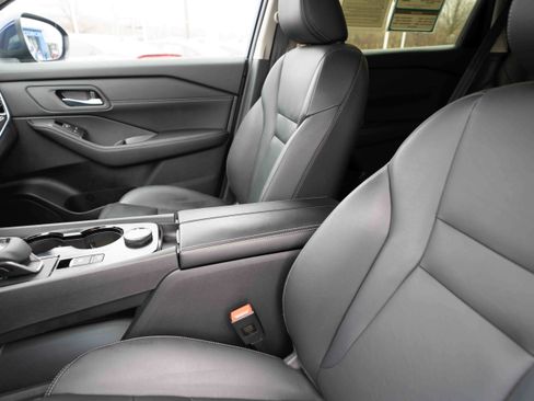 Used 2024 Nissan Rogue SL image 10