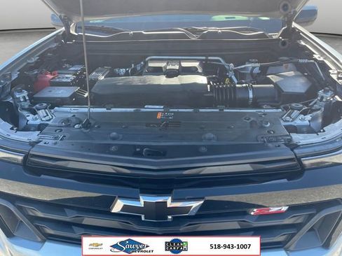 Used 2025 Chevrolet Colorado Z71 w/ Technology Package AWD/4WD image 19