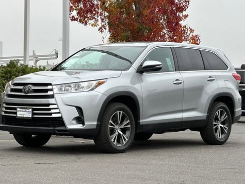 Used 2019 Toyota Highlander LE image 8