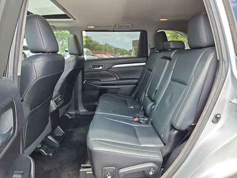 Used 2015 Toyota Highlander XLE AWD/4WD image 6