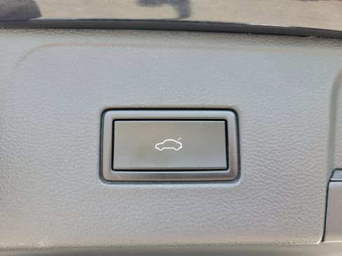 Used 2019 Volkswagen Atlas SEL AWD/4WD image 16
