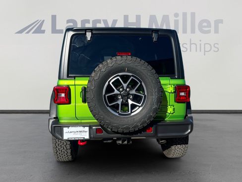 Used 2025 Jeep Wrangler Unlimited Rubicon w/ Technology Group image 4