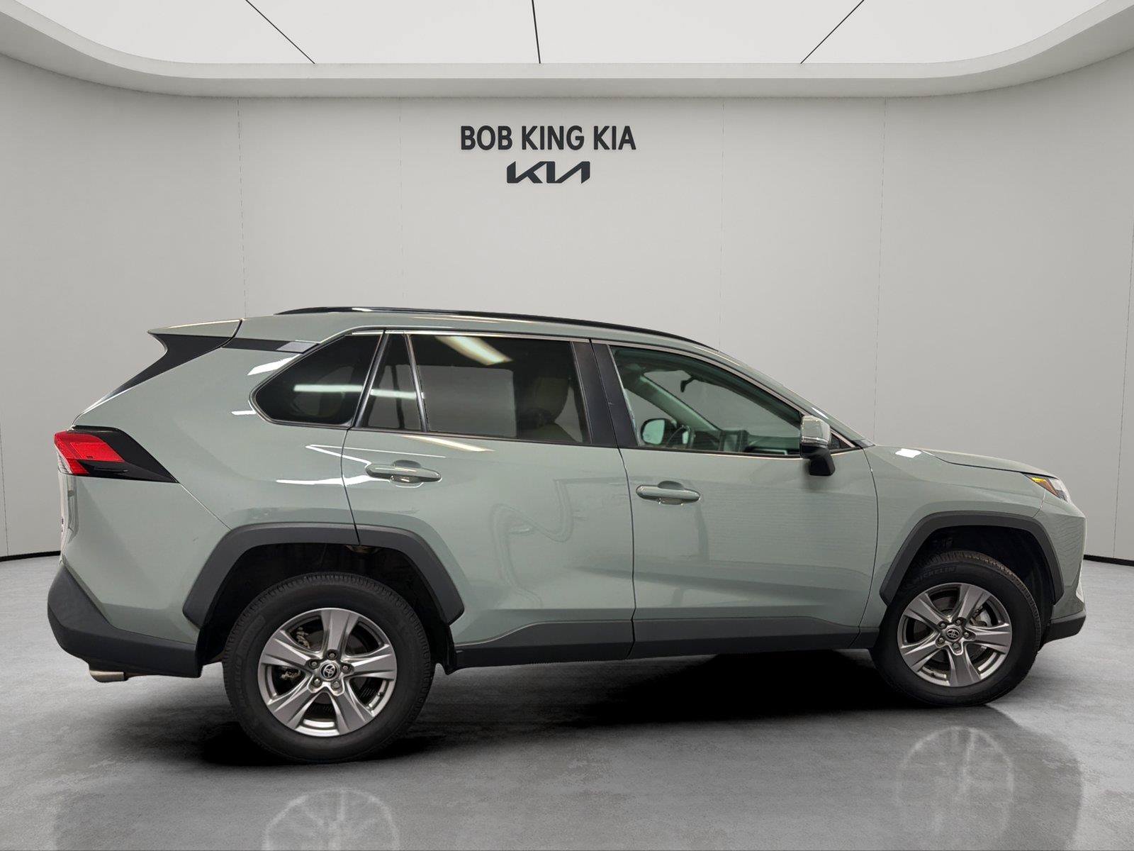 Used 2022 Toyota RAV4 XLE w/ Convenience Package AWD/4WD image 6
