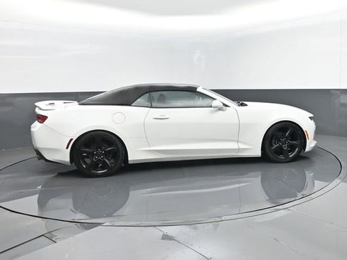 Used 2017 Chevrolet Camaro LT RWD image 4