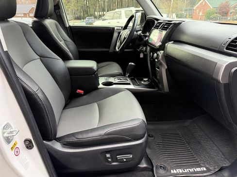 Used 2019 Toyota 4Runner SR5 Premium image 23