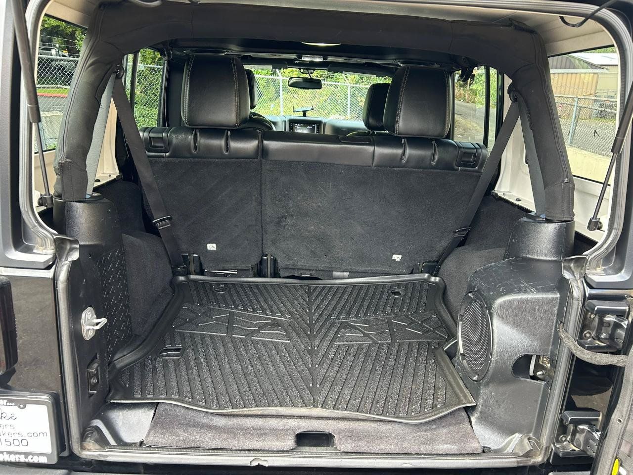 Used 2014 Jeep Wrangler Unlimited Rubicon w/ Connectivity Group AWD/4WD image 13