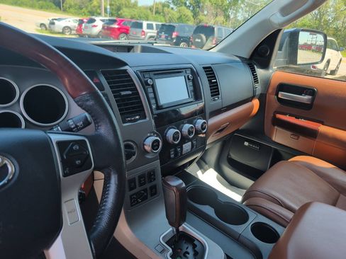 Used 2017 Toyota Sequoia Platinum AWD/4WD image 16