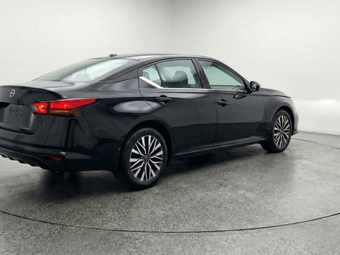 Used 2025 Nissan Altima 2.5 SV FWD image 9