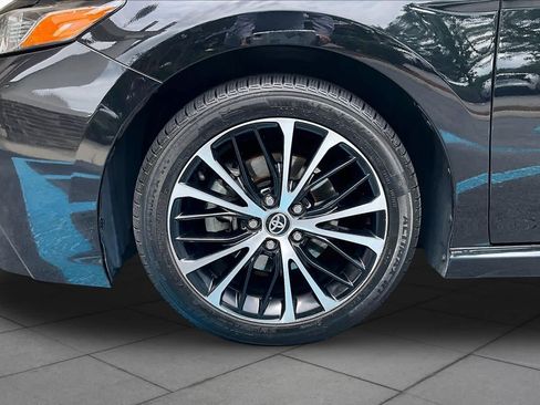Used 2020 Toyota Camry SE FWD image 11