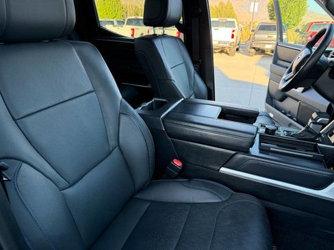 Used 2025 Toyota Tundra Platinum image 31