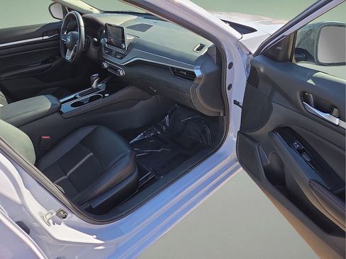 Used 2024 Nissan Altima 2.5 SR image 13