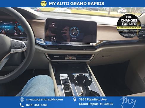 Used 2024 Volkswagen Atlas SE image 17