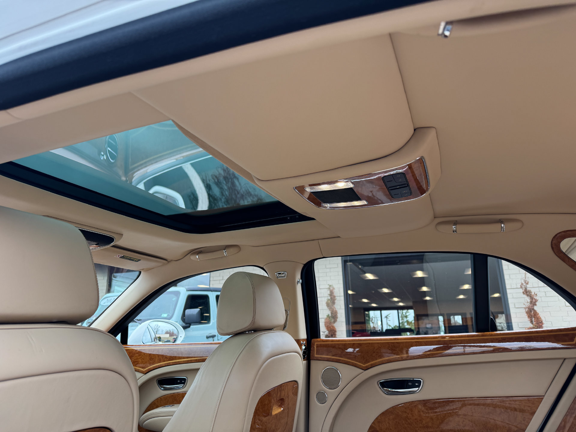 Used 2013 Bentley Mulsanne RWD image 31