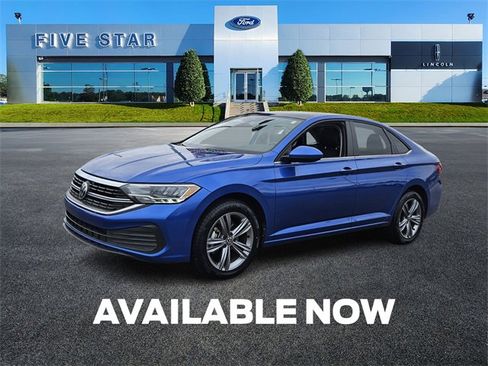 Used 2023 Volkswagen Jetta SE image 3