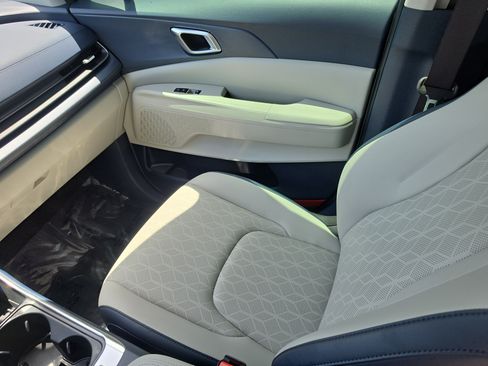 Certified 2025 Kia Carnival EX FWD image 16