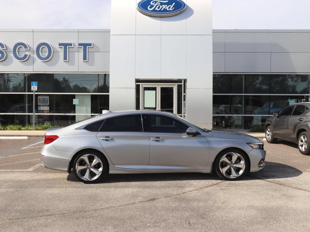 Used 2018 Honda Accord Touring image 15