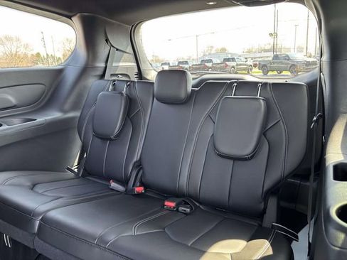 New 2026 Chrysler Pacifica Select image 7
