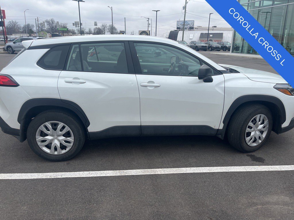 Used 2022 Toyota Corolla Cross L FWD image 3