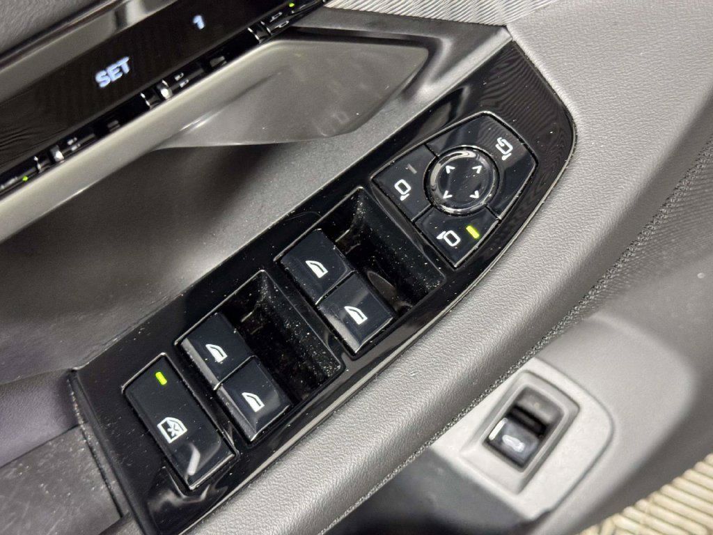 Used 2026 BMW 530i xDrive w/ M Sport Package AWD/4WD image 17
