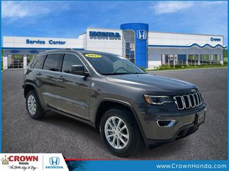 Used 2021 Jeep Grand Cherokee Laredo image 1