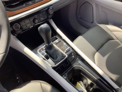 Used 2024 Jeep Compass Limited image 18