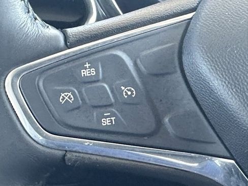 Used 2018 Chevrolet Equinox LT image 36