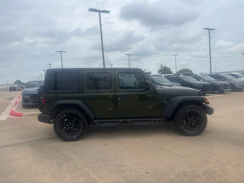 Used 2022 Jeep Wrangler Unlimited Sport AWD/4WD image 2