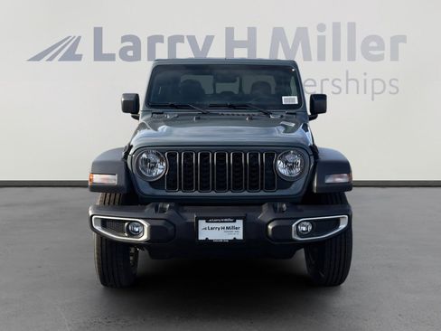 New 2026 Jeep Gladiator Sport image 8