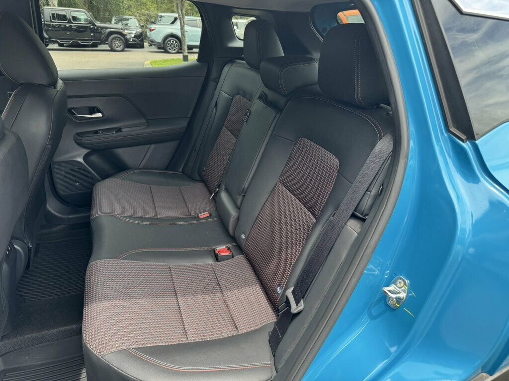 Used 2025 Nissan Kicks SR FWD image 7