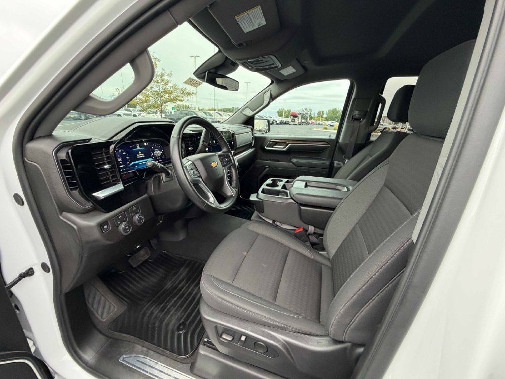 Used 2026 Chevrolet Silverado 1500 LT AWD/4WD image 17