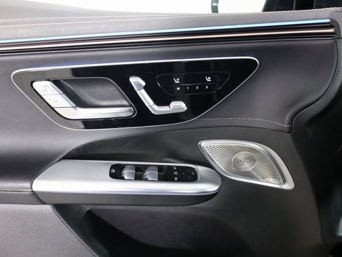 Used 2023 Mercedes-Benz EQE 500 4MATIC SUV w/ Pinnacle Trim Package image 9