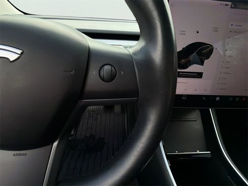 Used 2019 Tesla Model 3 Standard Range Plus image 34