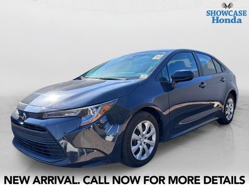 Used 2025 Toyota Corolla LE FWD image 2