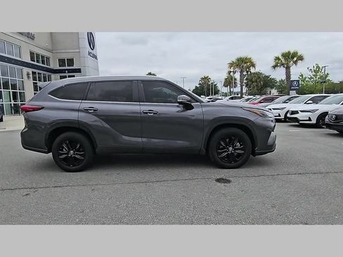 Used 2023 Toyota Highlander XLE FWD image 32