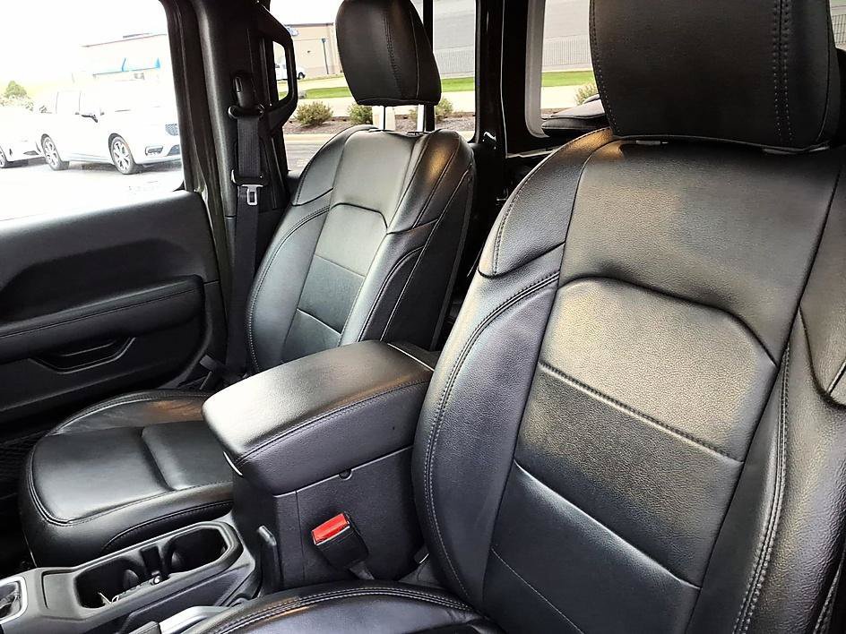 Used 2021 Jeep Wrangler Unlimited Sahara AWD/4WD image 16