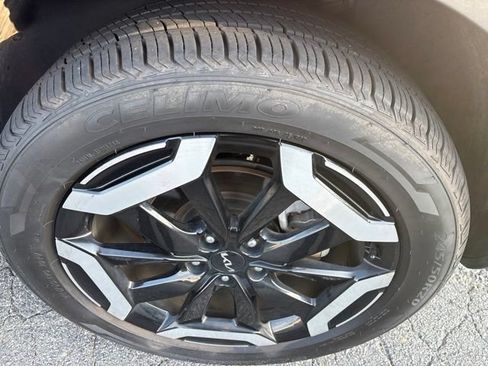Used 2025 Kia Telluride S FWD image 8