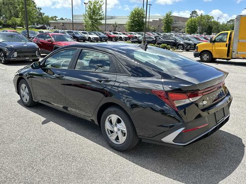 New 2026 Hyundai Elantra SE image 5
